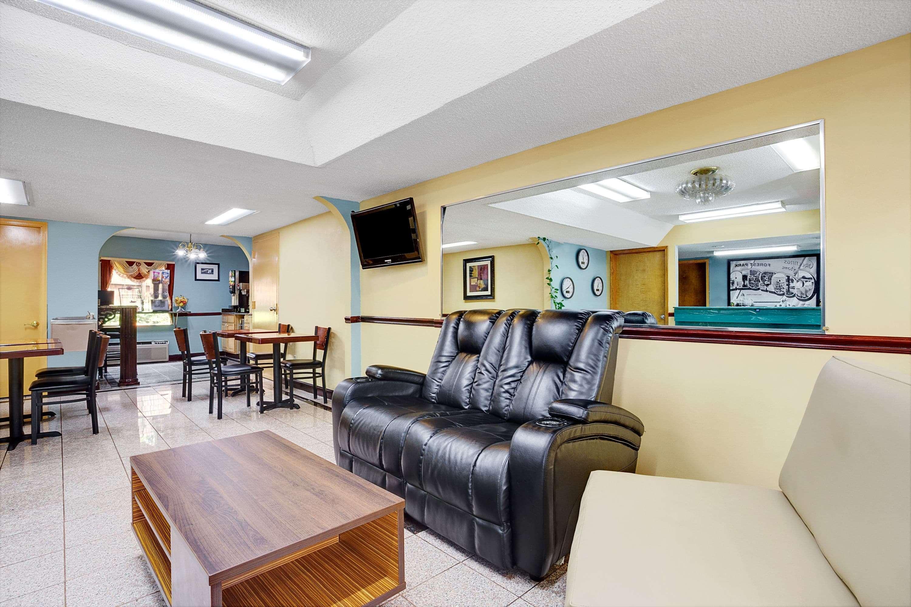 Super 8 By Wyndham Forest Park Extérieur photo