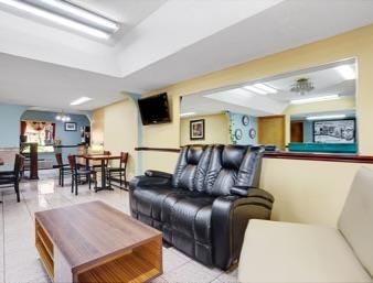Super 8 By Wyndham Forest Park Intérieur photo
